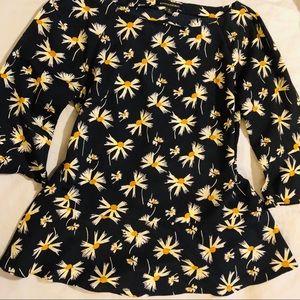 Banana Republic daisy print blouse 🌼